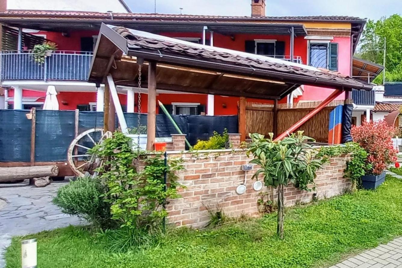 Casa Appartamento Vacanze La Fermata Delle Rondini Castello di Annone Exteriér fotografie